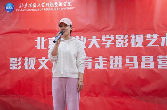 圖片包含 紅色, 戶外, 標牌, 網球自動生成的說明