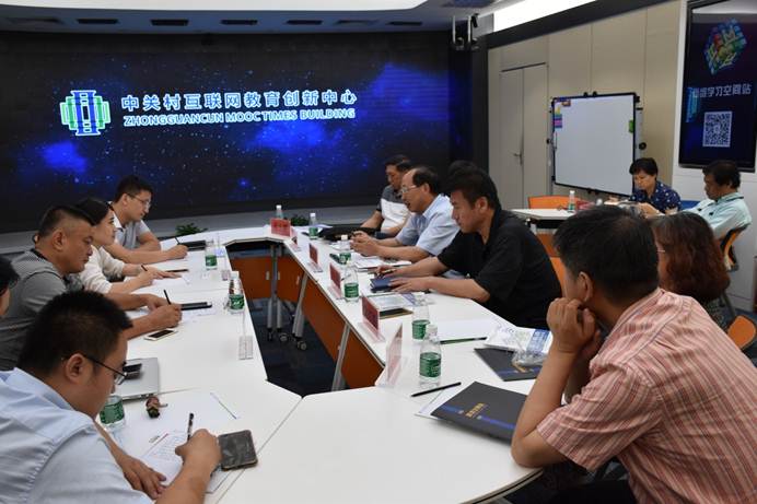 說明: E:\官網新聞\校內主網站\校領導中關村調研新聞稿\中關村參觀圖片（請夏娃老師擇優選用）\DSC_0268.JPG