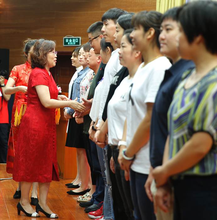 說明: E:\官網新聞\校內主網站\2018.7.12畢業典禮\_07W0645_副本.jpg